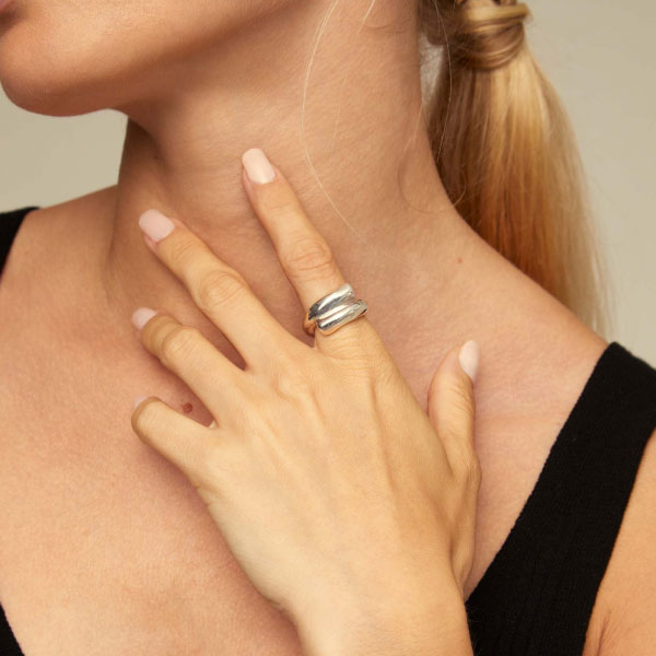 Crossed Legs Tubular Shaped Silver Ring